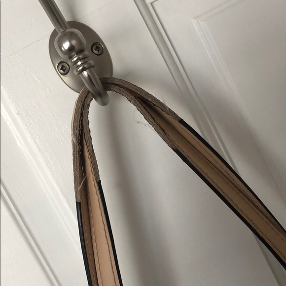 Michael Kors shoulder bag. - Picture 2 of 8